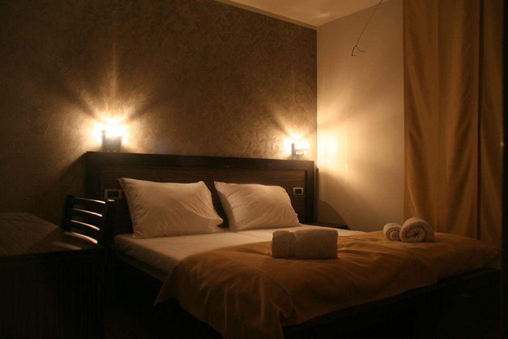 Mystique 4*